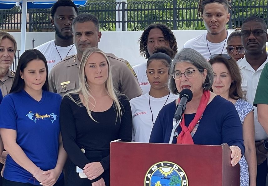 Daniella Levine Cava, alcaldesa de Miami-Dade, lanza iniciativa de seguridad en el agua.&nbsp;