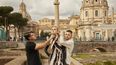 El fotógrafo venezolano Iván Dumont y el diseñador estadounidense Michael Costello en una sesión de fotos en Roma.