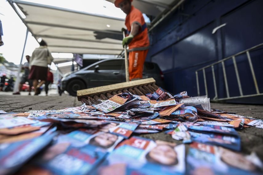 Varios candidatos y votantes incurrieron en el proselitismo dentro de los colegios electorales