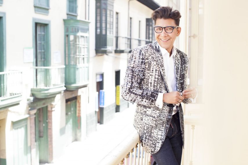 El estilista y preparador de reinas, Franklin Ramos. (CORTESÍA)