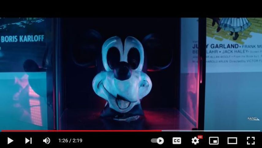 Escena de la película Mickeys Mouse Trap, que usa la primera imagen de Mickey Mouse tras vencer los derechos de autor.