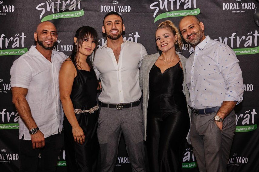 Equipo de Sufrat Mediterranean Grill.
