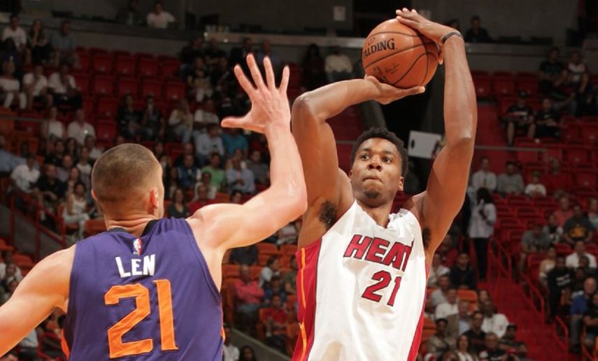 Whiteside anotó 8 de sus 23 puntos en el último periodo.&nbsp;