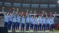 Los medallistas de bronce de Argentina suben al podio durante la ceremonia de la victoria después del último partido masculino de rugby a siete durante los Juegos Olímpicos de Tokio 2020 Los medallistas de bronce de Argentina suben al podio durante la ceremonia de la victoria después del último partido masculino de rugby a siete durante los Juegos Olímpicos de Tokio 2020