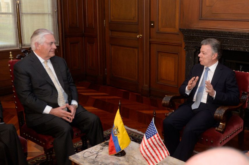 El presidente de Colombia, Juan Manuel Santos junto al secretario de Estado de EEUU, Rex Tillerson