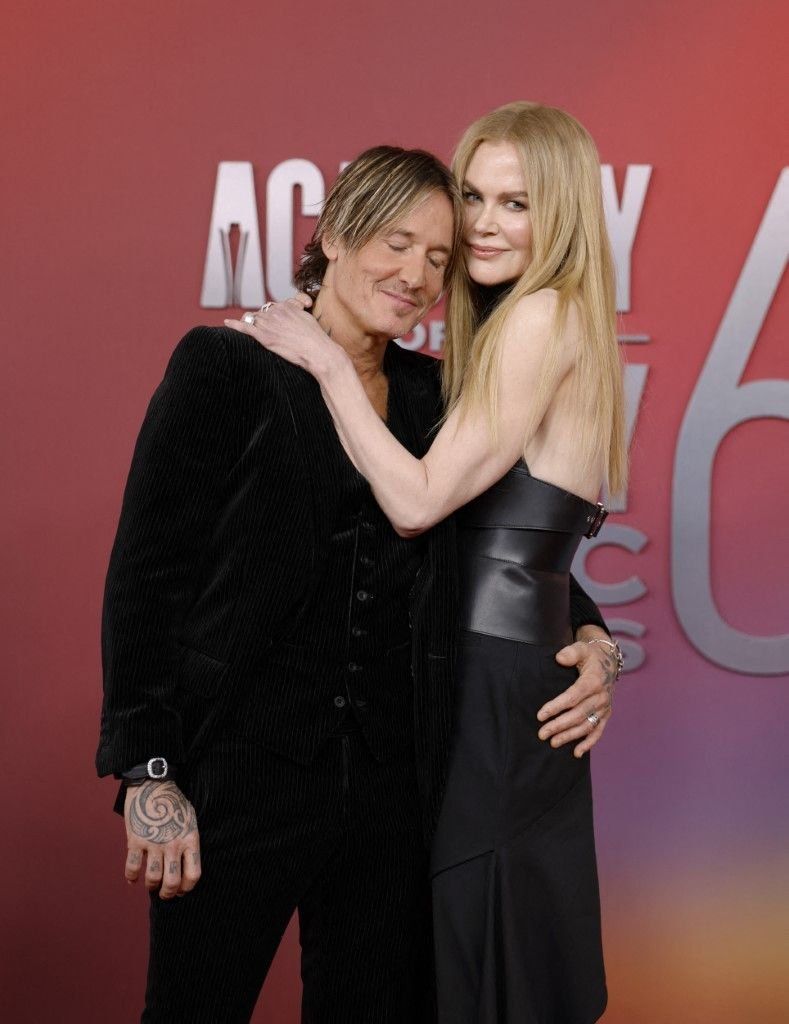 Keith Urban y Nicole Kidman asisten a la 60.ª edición de los Premios de la Academia de la Música Country en el Hotel Omni Frisco de The Star el 8 de mayo de 2025 en Frisco, Texas.