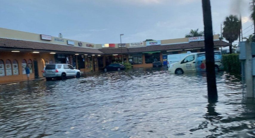 Partes de las inundaciones de este jueves en el condado de Miami-Dade.&nbsp;