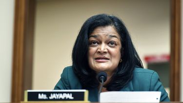 Fotografía de archivo del 29 de julio de 2020 de la representante demócrata por Washington Pramila Jayapal, durante una reunión en el Capitolio, en Washington.&nbsp;