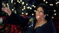 Foto de archivo de la cantante estadounidense Aretha Franklin durante su actuación en el encendido de las luces del árbol de Navidad del Rockefeller Center en Nueva York (Estados Unidos) el 2 de diciembre de 2009. Foto de archivo de la cantante estadounidense Aretha Franklin durante su actuación en el encendido de las luces del árbol de Navidad del Rockefeller Center en Nueva York (Estados Unidos) el 2 de diciembre de 2009.