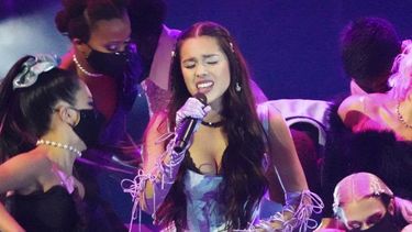 Olivia Rodrigo canta Good 4 U en la ceremonia de los Premios MTV a los Videos Musicales, el 12 de septiembre de 2021 en Nueva York. Rodrigo tiene la oportunidad de arrasar con los gramófonos de la 64 edición de los Grammy en las principales categorías.