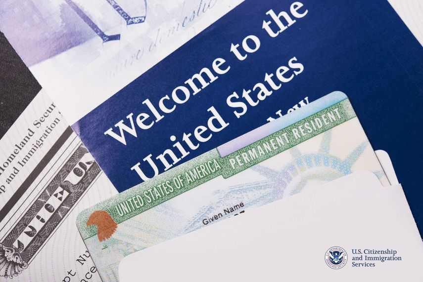 La tarjeta verde o Green Card que permite a ciudadanos extranjeros residir legalmente en Estados Unidos.&nbsp;