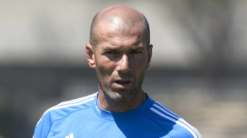 Zidane se ganó el respeto de los jugadores y la afición, a pesar de su inexperiencia como entrenador. (EFE)