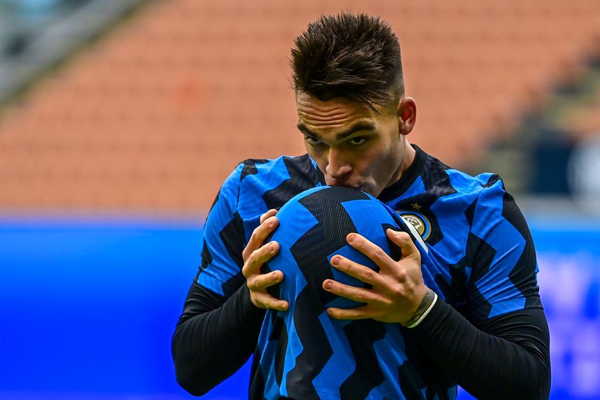 El Inter logra octava victoria seguida con triplete de Lautaro