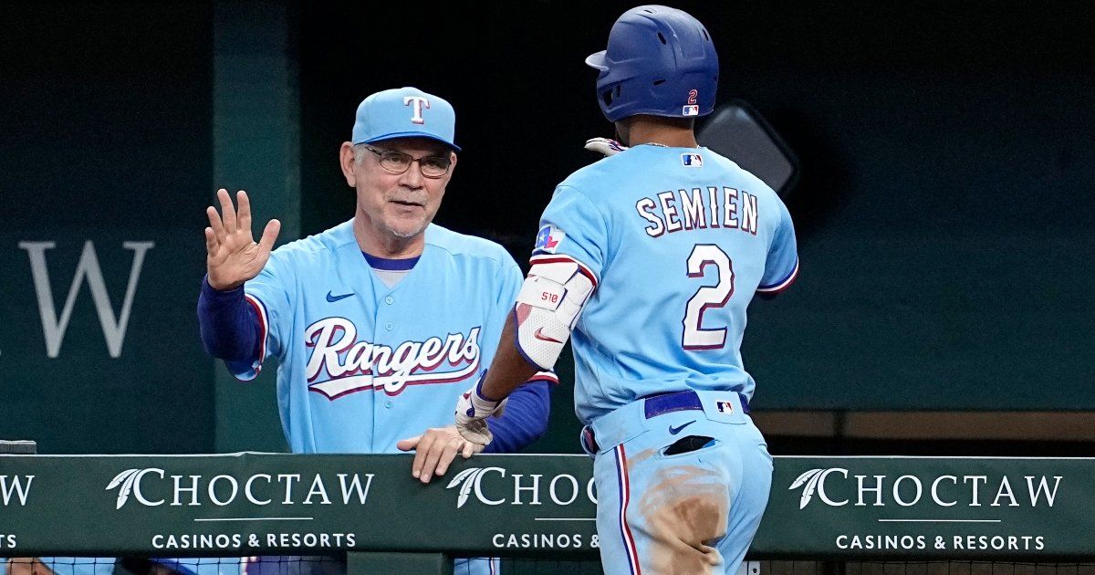 Taylor anota carrera decisiva y Cerveceros derrotan 4-2 a Marlins