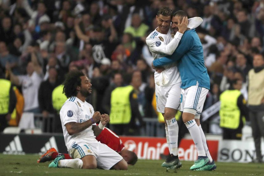 Los jugadores del del&nbsp;Real&nbsp;Madrid&nbsp;(i-d) Marcelo, Cristiano Ronaldo y Benzemá celebran la clasificación para la final.