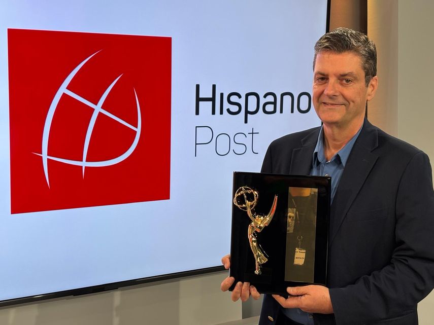 Periodista Manuel Aguilera celebra un EMMY por impacto social de Voces