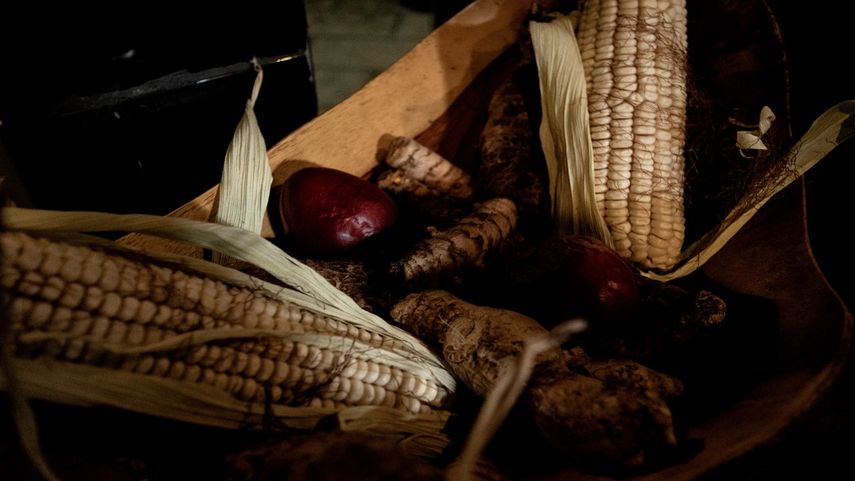 Vista de la comida del restaurante Sikwa, que basa su menú en la cocina tradicional de los pueblos originarios del país para mantener viva la cultura gastronómica indígena en San José, el 14 de febrero de 2023.