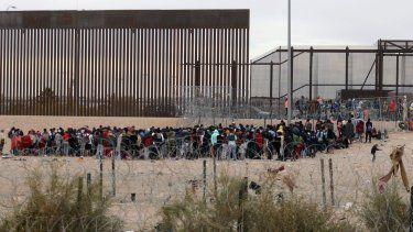 La crisis de inmigración se agudiza en la frontera sur, donde cruzan miles de migrantes en busca de asilo.