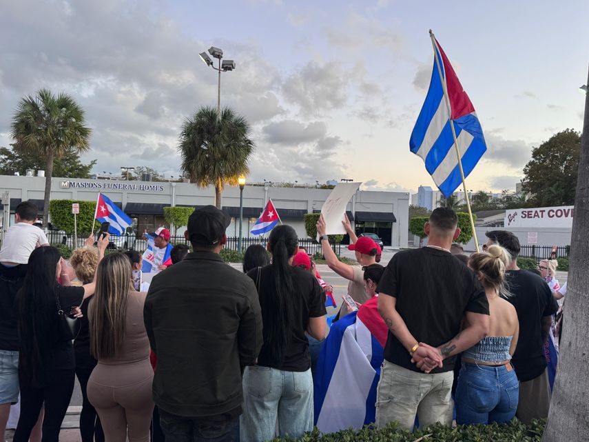Exilio en Miami pide el fin de la dictadura en una manifestación este 19 de marzo de 2026.&nbsp;