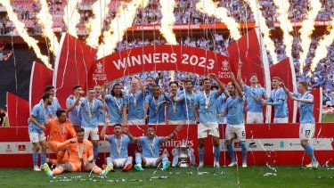Jugadores del Manchester City celebran tras ganar la Copa FA en el Estadio Wembley el sábado 3 de junio del 2023.&nbsp;