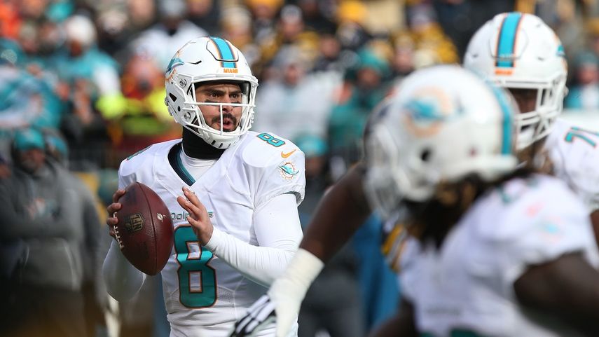 Matt Moore no podía brillar en la suplencia de Ryan Tannehill y la defensa local lo hostigaba para obligarlo a retroceder.