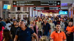 Afluencia de viajeros en el Aeropuerto Internacional de Miami, Florida. Afluencia de viajeros en el Aeropuerto Internacional de Miami, Florida.