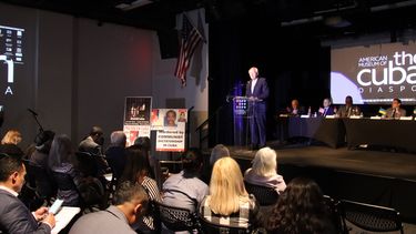 Habla el exembajador Stephen Rapp.