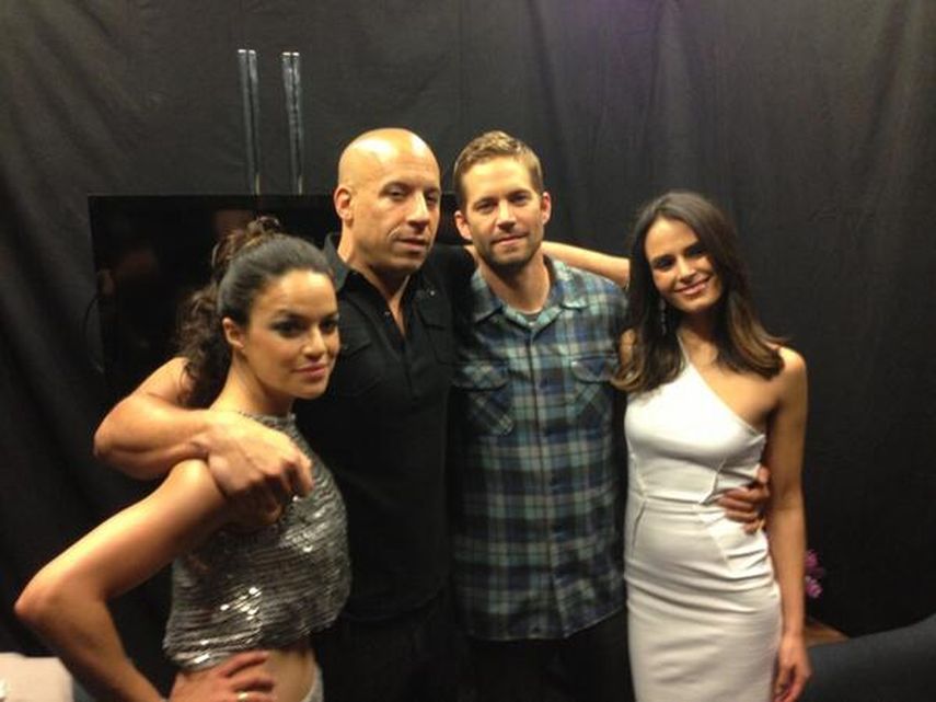 Los investigadores buscan determinar la causa del terrible accidente automovilístico donde murió Paul Walker, protagonista de la serie de películas Fast & Furious. (Twitter)