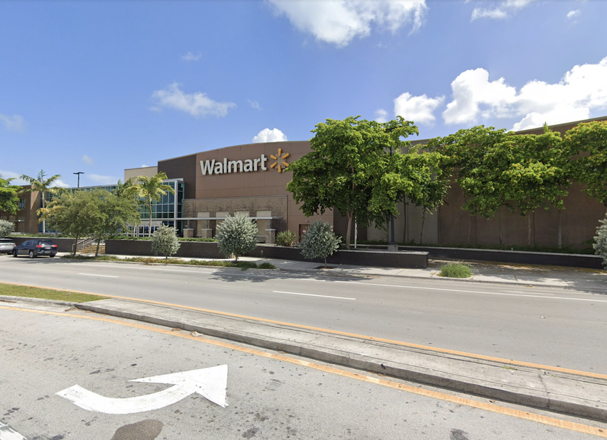 Vista parcial del Walmart donde ocurrió el tiroteo, en 21151 S Dixie Hwy, Miami, FL 33189.&nbsp;