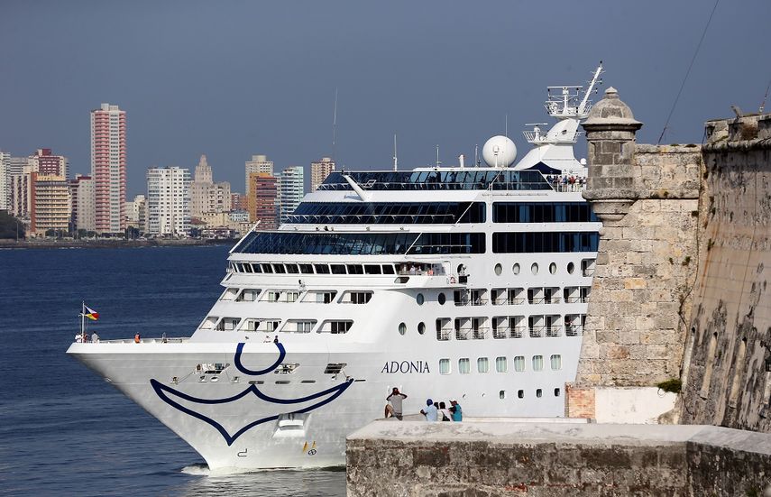 El buque Adonia, de la compañía Fathom, filial de la empresa Carnival, visto a su llegada a La Habana, Cuba.&nbsp;