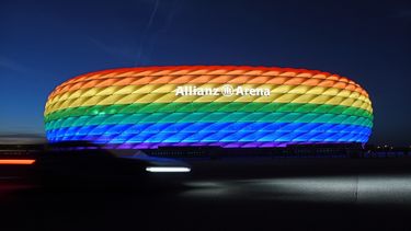 El estadio de Múnich iluminado con los colores del arcoíris por el Día de la Calle Christopher, el sábado 9 de julio de 2016