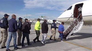 El jefe policial explicó que el operativo de extradición se realizó en coordinación con autoridades de Estados Unidos y apuntó que los sujetos enviados a ese país conformaban diferentes organizaciones