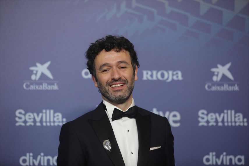 El director de cine Rodrigo Sorogoyen posa en la alfombra roja previa a la gala de la 37 edición de los Premios Goya, en el Palacio de Congresos y Exposiciones Fibes, el 11 de febrero de 2023, en Sevilla, Andalucía (España). Este año presidirá el jurado de la Semana de la Crítica durante el 78º Festival de Cannes.