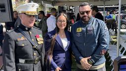 El coronel William Pérez, alcaldesa de Hialeah Jacqueline García Roves y el veterano Juan Gonzalez. El coronel William Pérez, alcaldesa de Hialeah Jacqueline García Roves y el veterano Juan Gonzalez.