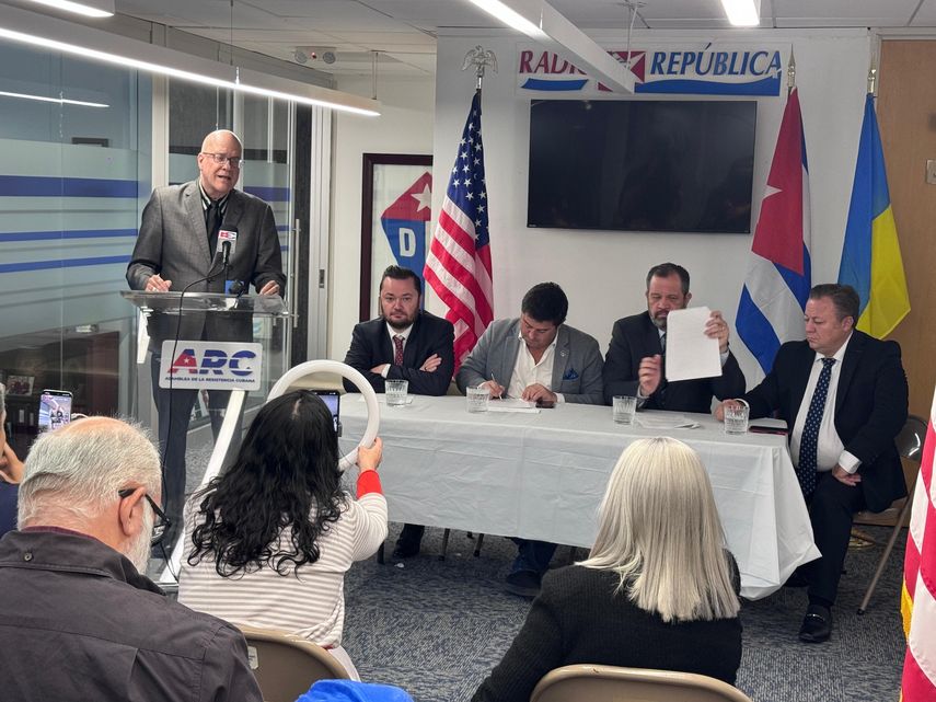 Conferencia de prensa en la sede de la Asamblea de la Resistencia Cubana, el martes 11 de noviembre de 2025. 