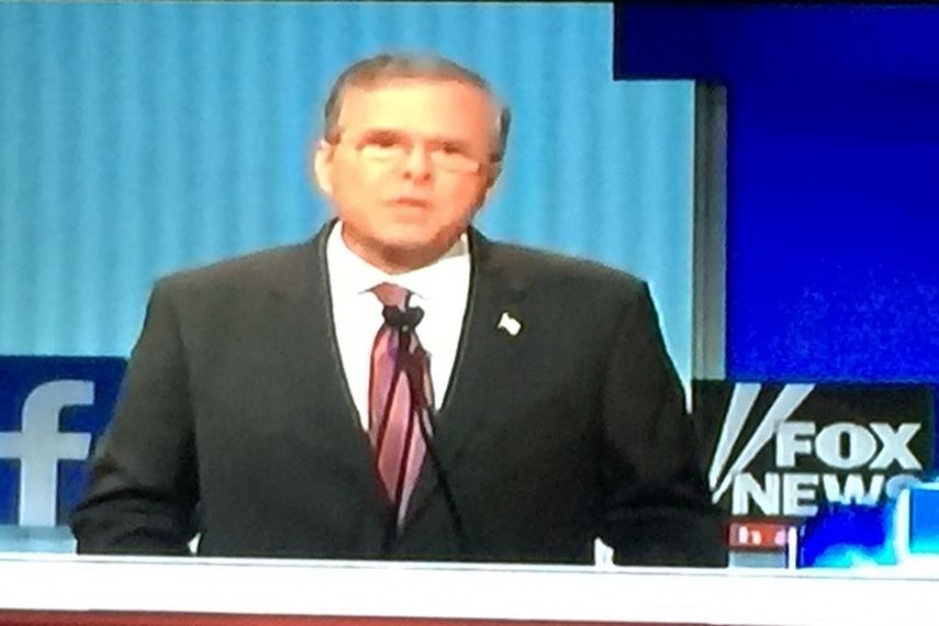 Jeb Bush, exgobernador de Florida, durante el debate republicano de este jueves. (IMAGEN TOMADA DE LA TV)
