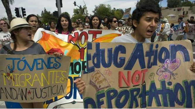 Migrantes centroamericanos cruzan a través de México con la intención de llegar a EEUU