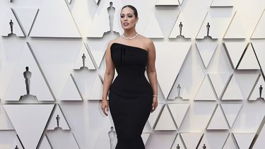 La modelo&nbsp;Ashley Graham&nbsp;llega a los Oscar en el Teatro Dolby en Los Angeles.