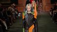 Una modelo desfila por la pasarela durante el desfile de la colección Louis Vuitton 2027 en la Frick Collection de Nueva York el 20 de mayo de 2026. Una modelo desfila por la pasarela durante el desfile de la colección Louis Vuitton 2027 en la Frick Collection de Nueva York el 20 de mayo de 2026.