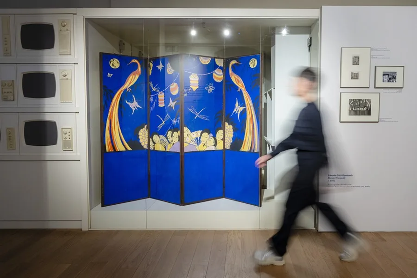 La Casa Natal de Salvador Dalí expone un biombo pintado por el artista a inicios de los años 20, después de un acuerdo entre el Museo Reina Sofía, la Fundación Dalí y el Ayuntamiento de Figueres