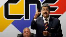 El gobernante venezolano Nicolás Maduro habla después de firmar un acuerdo para respetar los resultados de las próximas elecciones presidenciales, en la sede del Consejo Nacional Electoral en Caracas, Venezuela, el jueves 20 de junio de 2024.&nbsp;