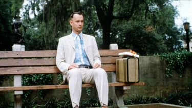 Forrest Gump fue estrenada en 1994, basándose en la novela homónima de Winston Groom publicada en 1986. 