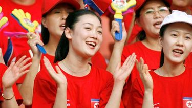 Animadoras norcoreanas llegaron este martes a Corea del Sur