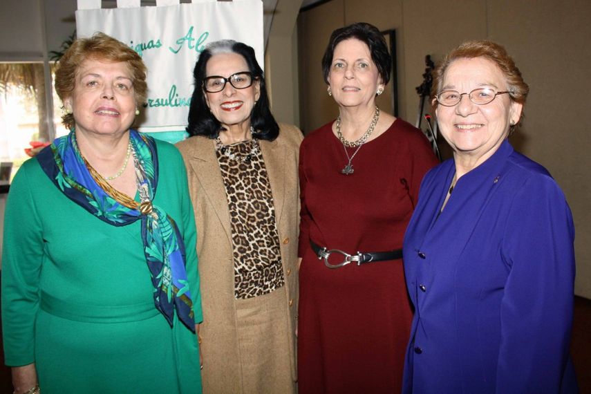 María Aurora Puente-Duany, Dra. Enma Ventura, Amada Alvariño, presidenta de las Antiguas Alumnas Ursulinas y Rosita Martín Marroquín.