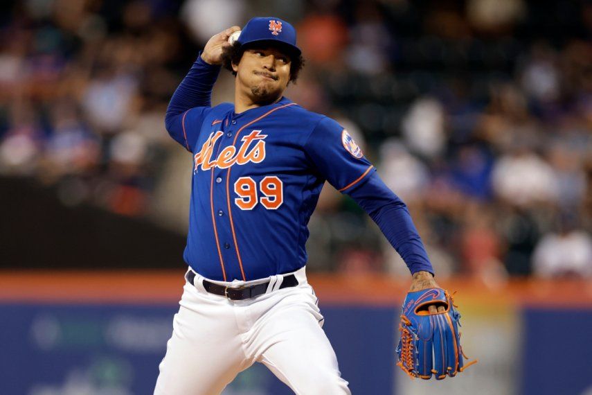 El pitcher Taijuan Walker lanza por los Mets de Nueva York en un duelo ante los Dodgers de Los Ángeles, el 30 de agosto de 2022, en Nueva York.&nbsp;