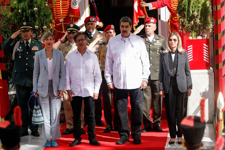 El presidente Gustavo Petro en su cuarta visita a Venezuela desde la reanudación de las relaciones bilaterales, recibido por Nicolás Maduro en el Palacio de Miraflores.