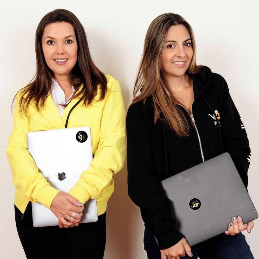 Marta Gonz&aacute;lez y Natalia Bol&iacute;var, inmigrantes de origen colombiano y expertas en estrategias de redes&nbsp;sociales, son las&nbsp;fundadoras de VIVALTO MEDIA.