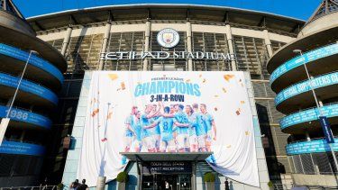 Un banner celebrando la obtención del título fue develando en el Estadio Etihad del Manchester City el sábado 20 de mayo del 2023 después de que el Arsenal perdió por 1-0 ante el Nottingham Forest.&nbsp;