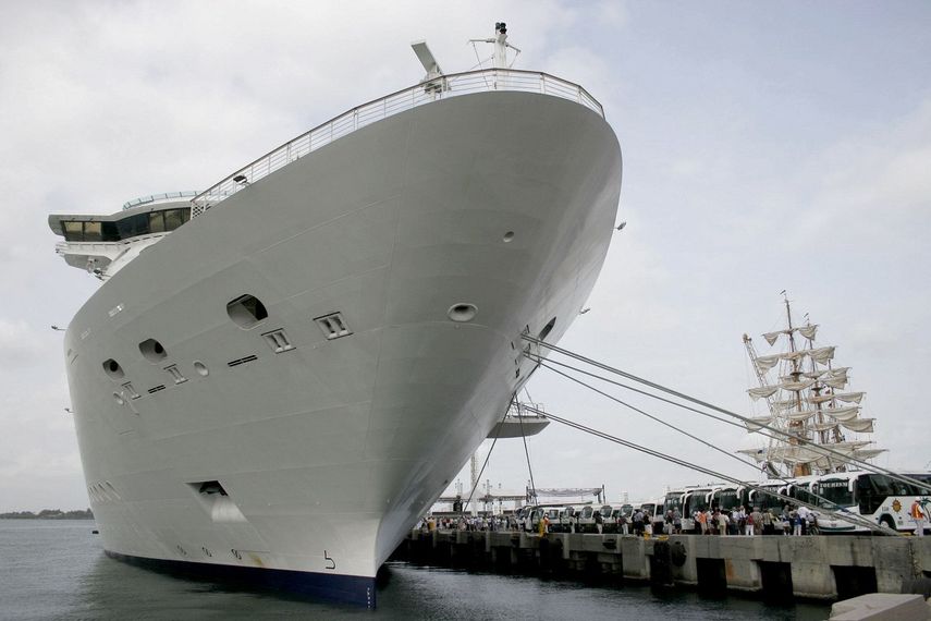 El pasajero Nick Naydev y sus amigos han sido&nbsp;vetados por la compañía de cruceros&nbsp;con sede en Miami.