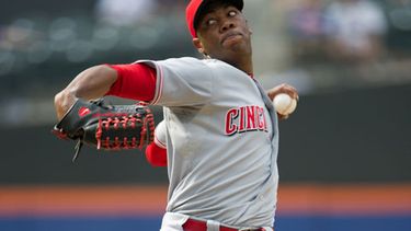 Chapman acumuló 33 juegos salvados en el 2015 con los Rojos. (ARCHIVO)